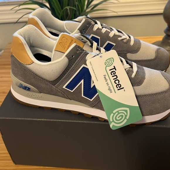 New Balance Leather 574 Core Sneakers New With Box - Picture 6 of 7